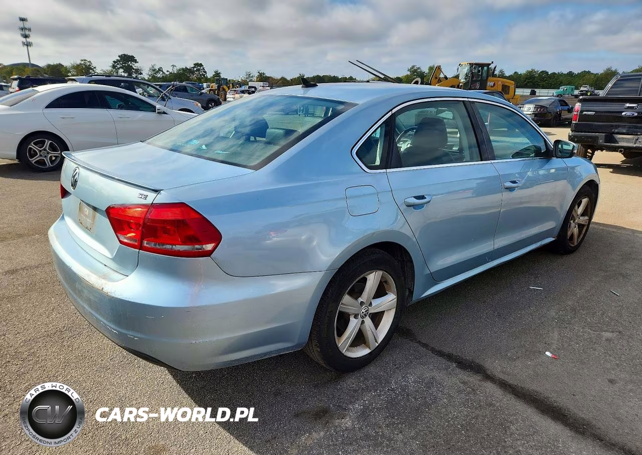 2013 Volkswagen Passat VIN:1VWBP7A3XDC027312 - 3