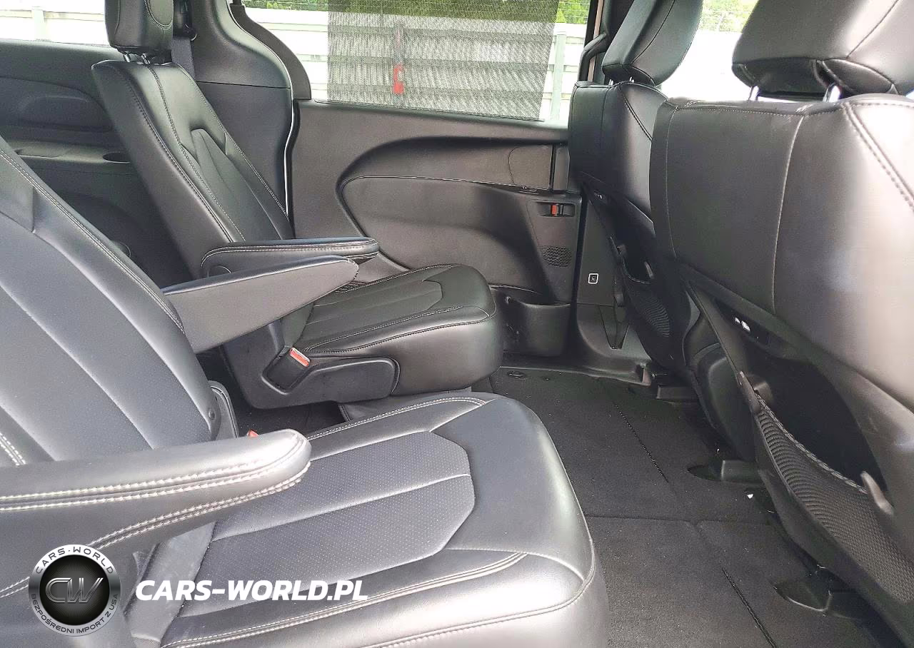 2026 Chrysler Pacifica Select VIN:2C4RC1BG7TR220308 - 11