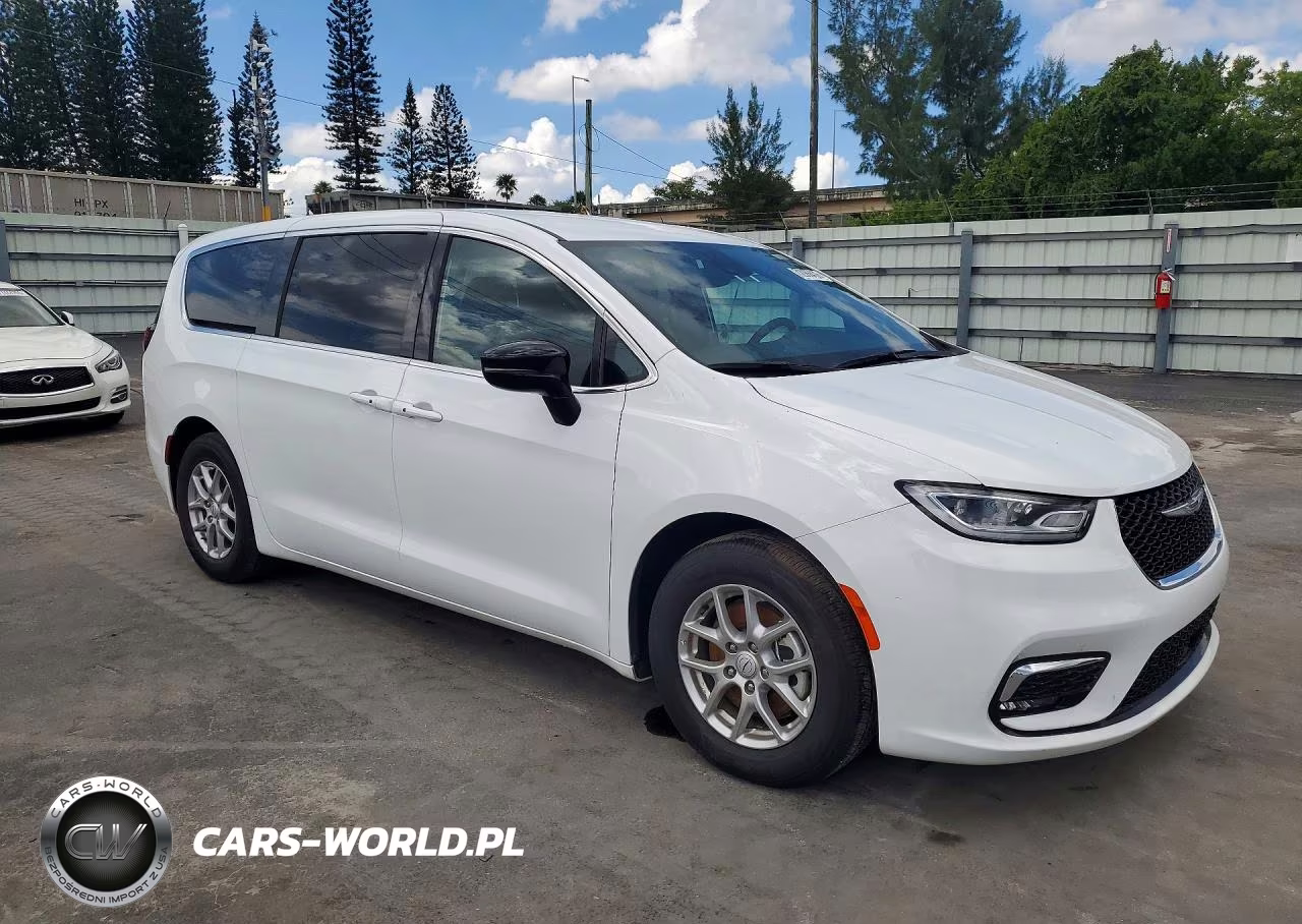 2026 Chrysler Pacifica Select VIN:2C4RC1BG7TR220308 - 4