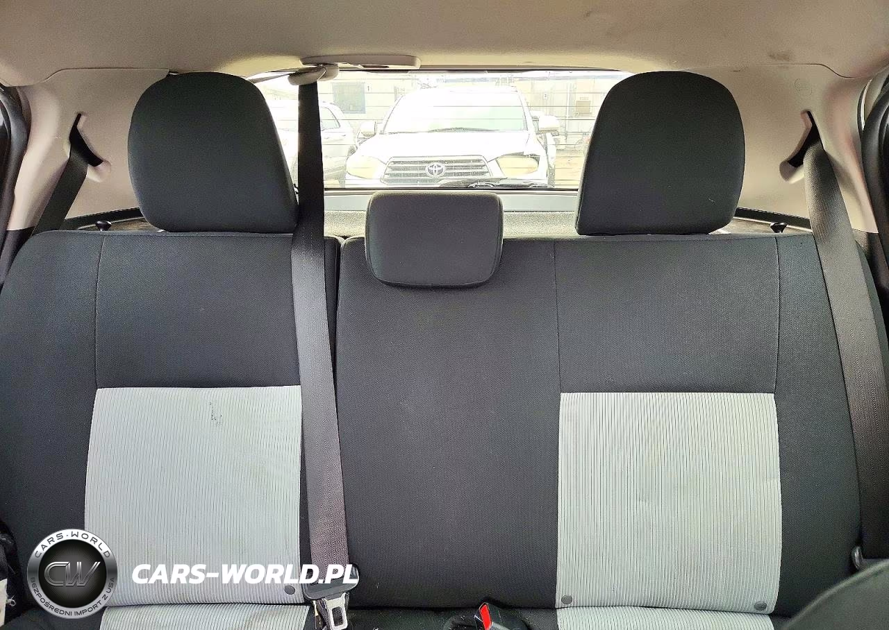 2013 Toyota Prius C Three VIN:JTDKDTB3XD1044559 - 10