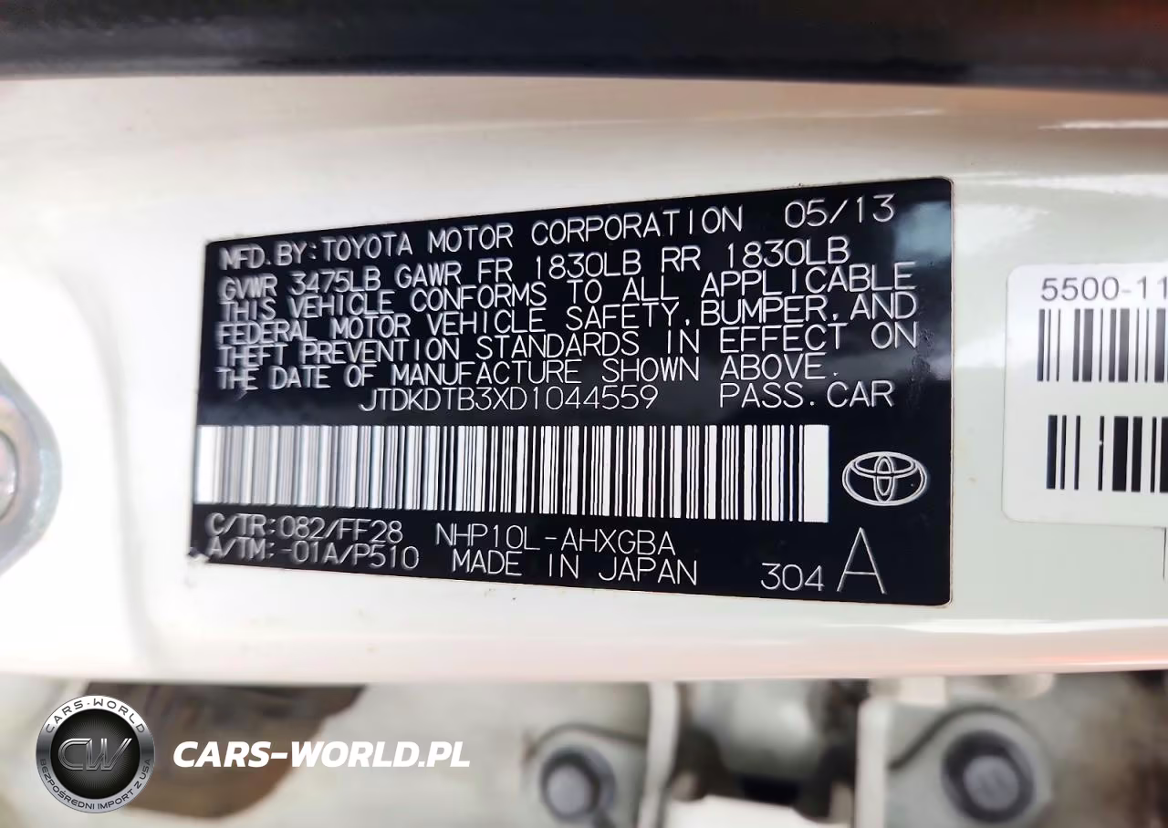 2013 Toyota Prius C Three VIN:JTDKDTB3XD1044559 - 13