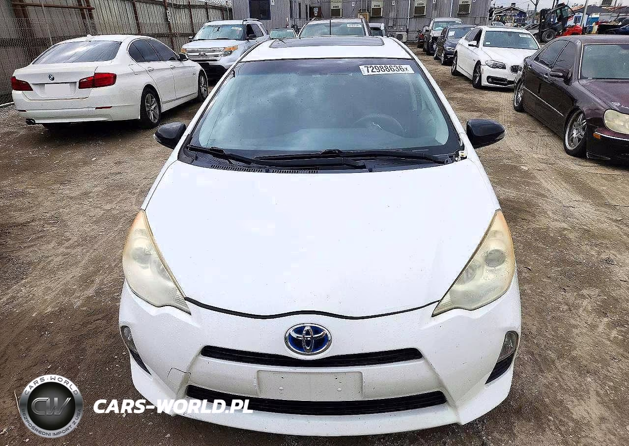 2013 Toyota Prius C Three VIN:JTDKDTB3XD1044559 - 5