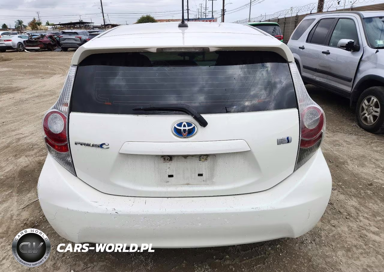 2013 Toyota Prius C Three VIN:JTDKDTB3XD1044559 - 6