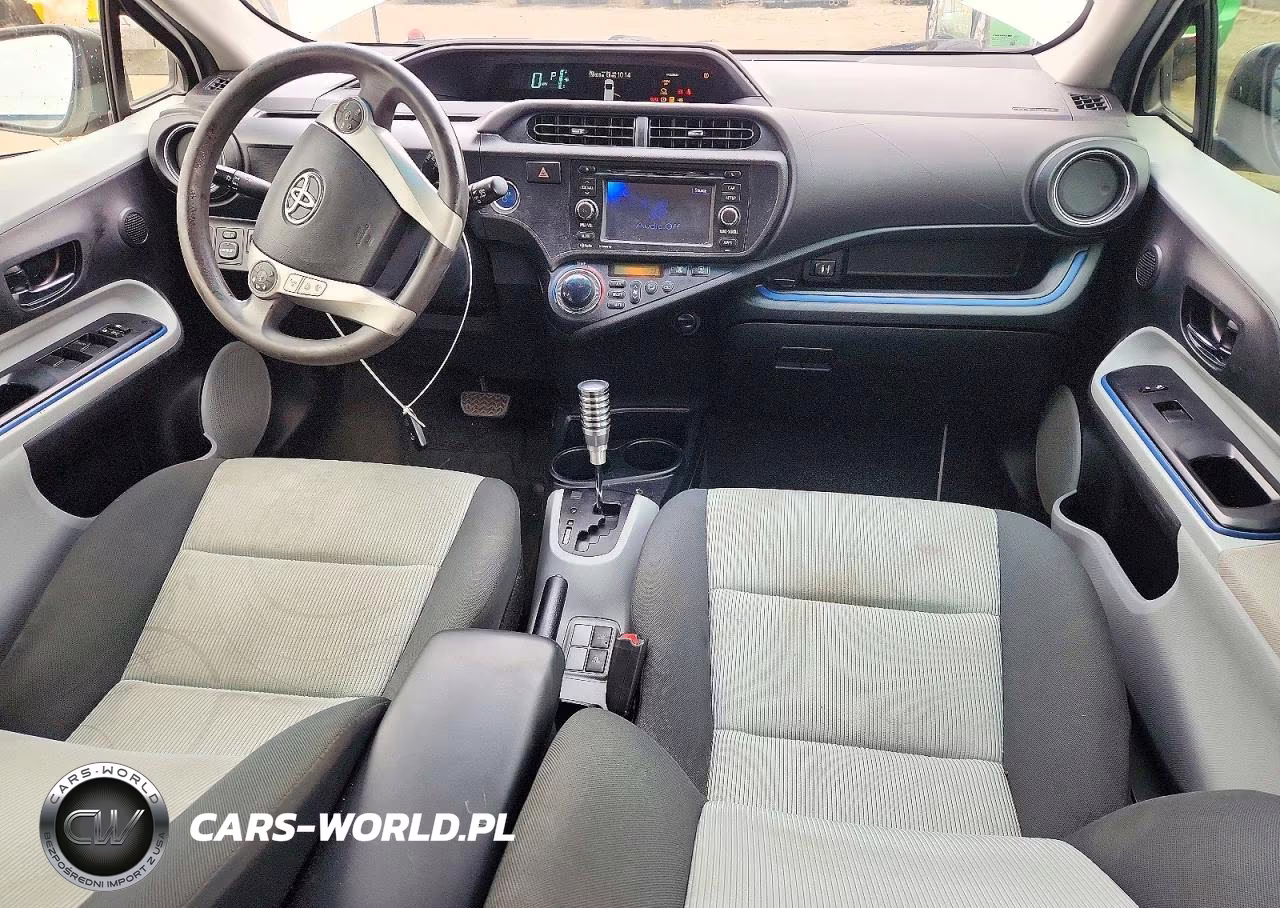2013 Toyota Prius C Three VIN:JTDKDTB3XD1044559 - 8