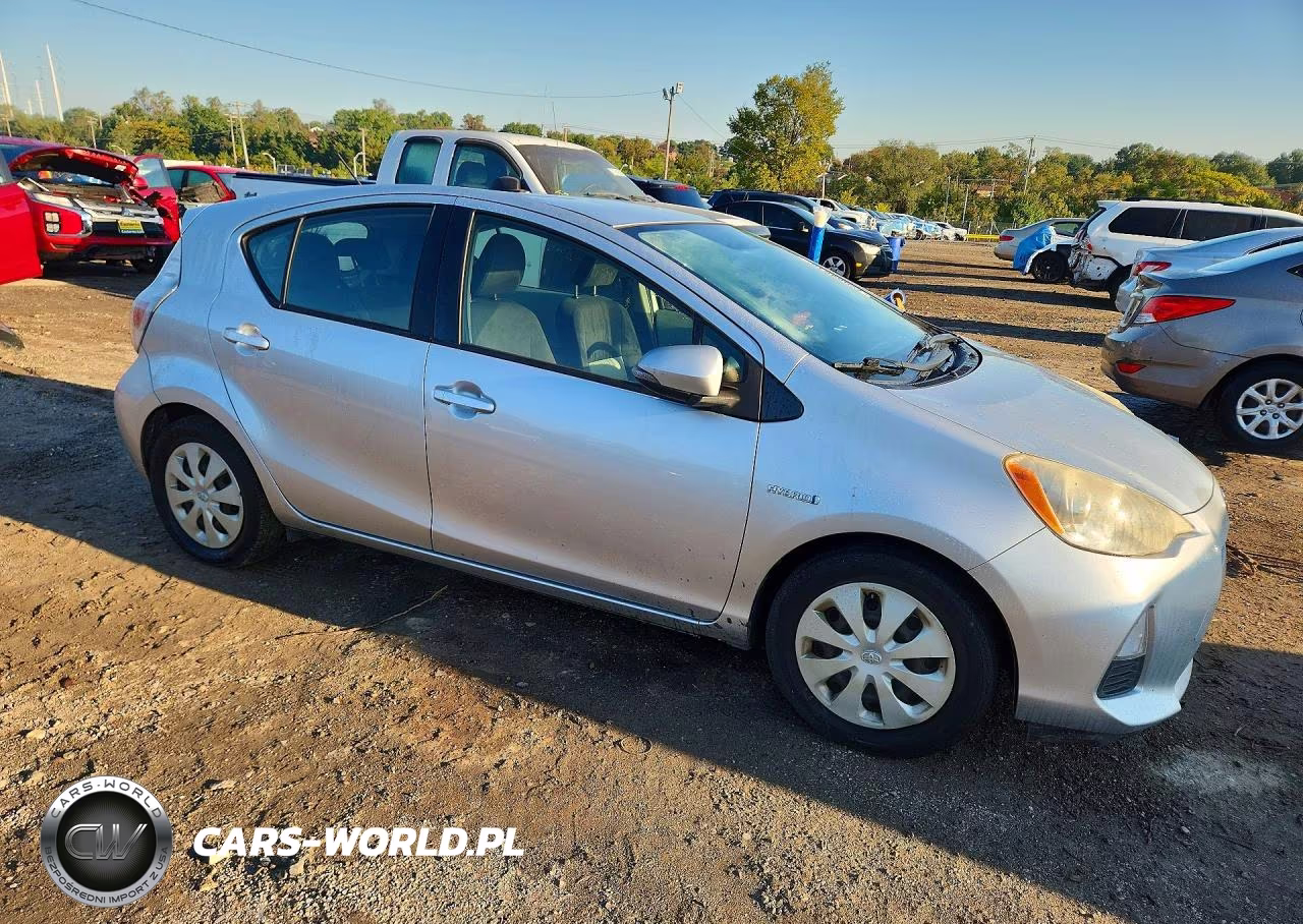 2012 Toyota Prius C Two VIN:JTDKDTB34C1504989 - 4