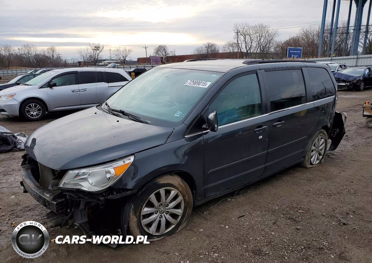 2012 Volkswagen Routan Se