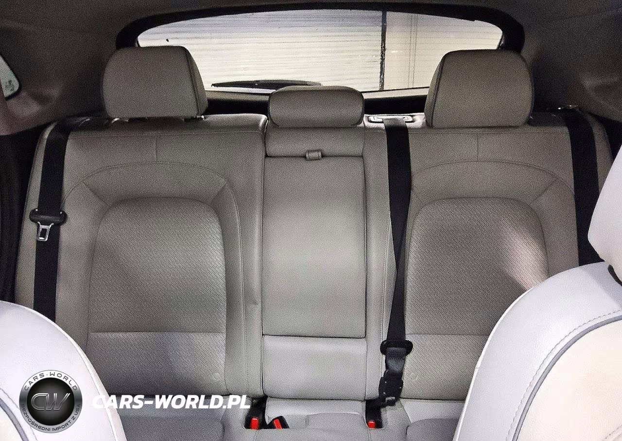 2021 Hyundai Kona Ultimate VIN:KM8K53AGXMU126867 - 10