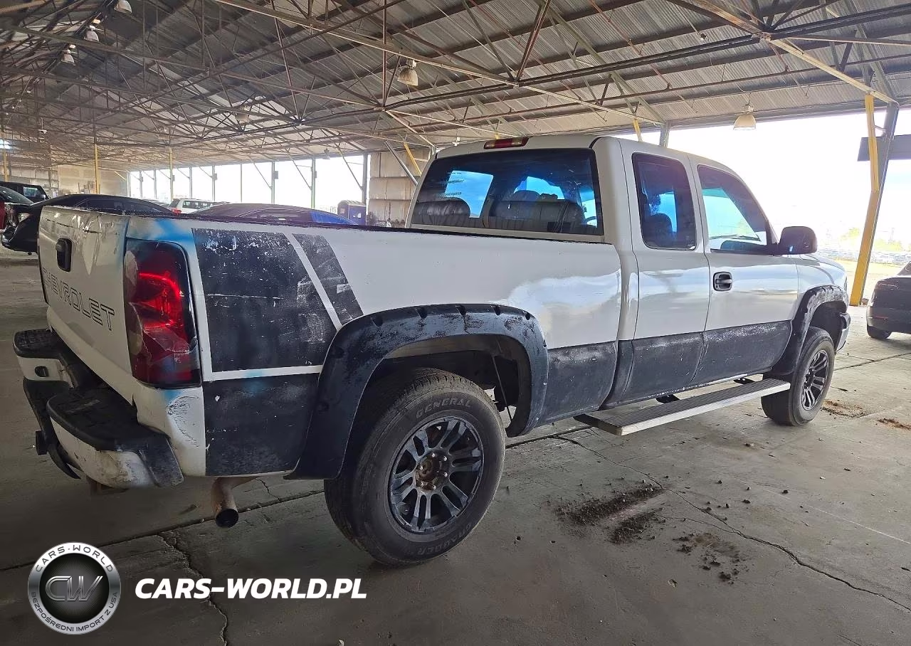 2005 Chevrolet Silverado C1500 VIN:1GCEC19X85Z327185 - 3