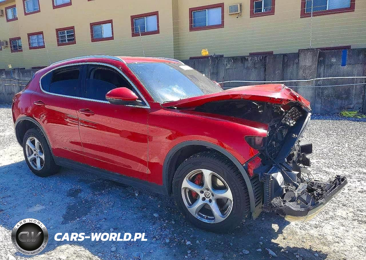 2018 Alfa Romeo Stelvio VIN:ZASFAKAN3J7B81138 - 4