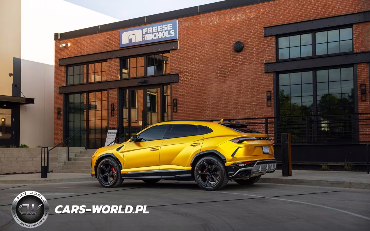 2019 Lamborghini Urus VIN:ZPBUA1ZL5KLA02127 - 3