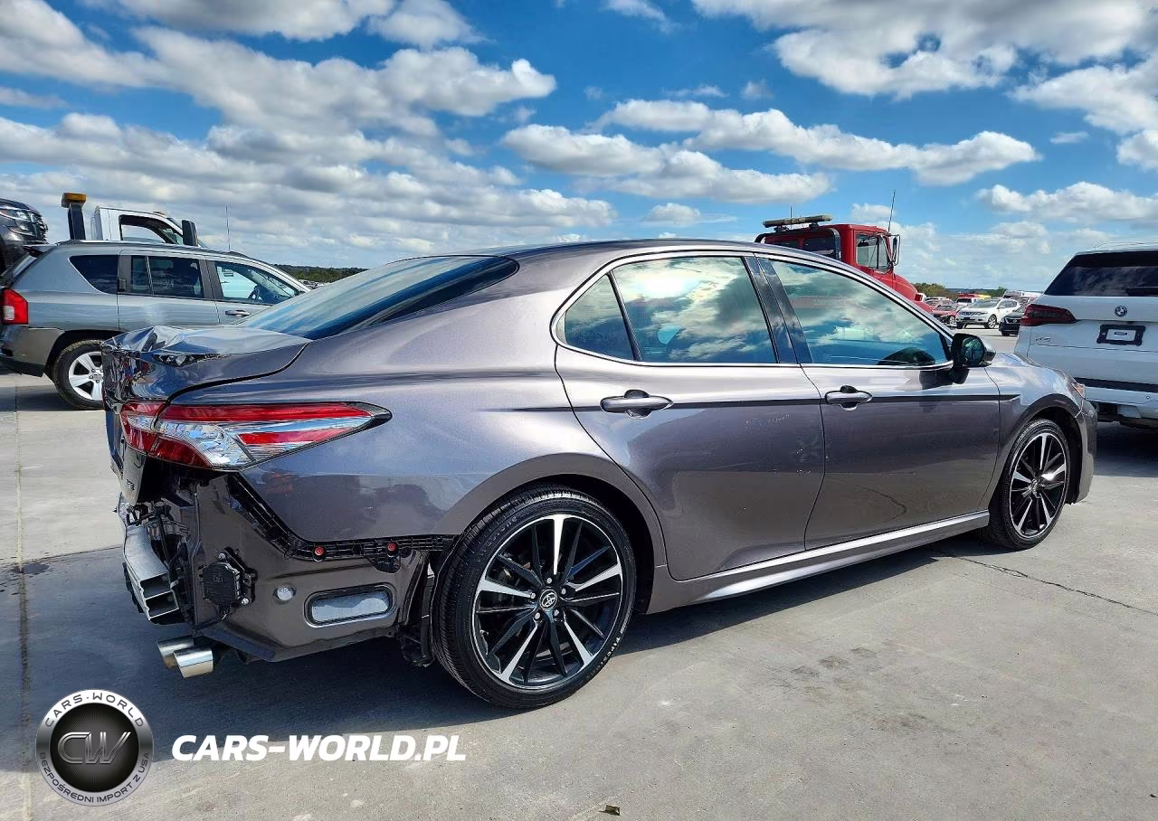 2018 Toyota Camry Xse VIN:4T1B61HK6JU136903 - 3