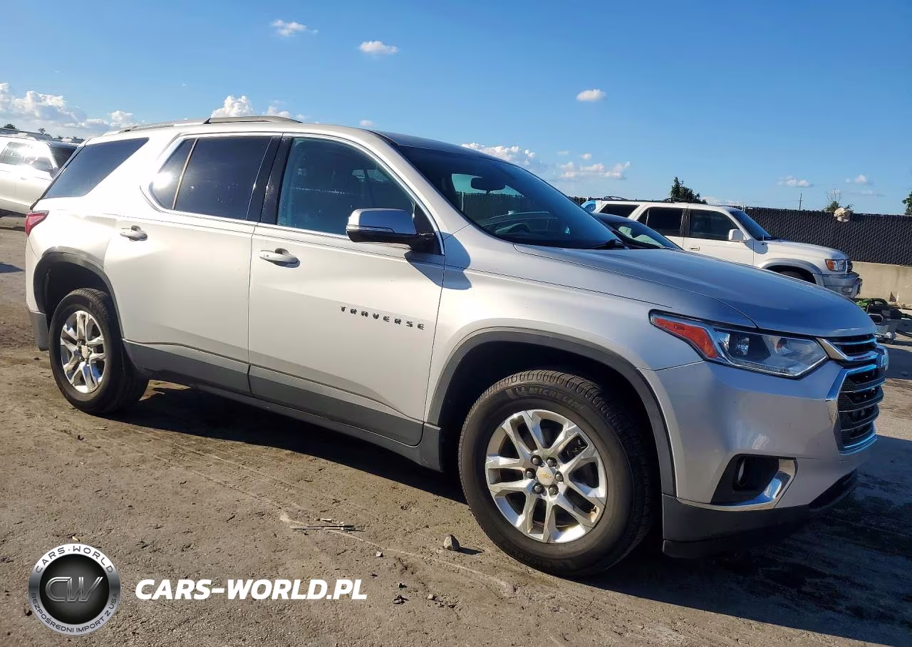2018 Chevrolet Traverse VIN:1GNERGKW3JJ105253 - 4