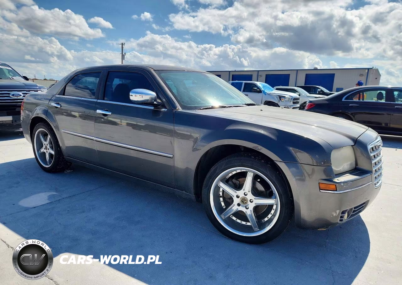 2010 Chrysler 300 Touring VIN:2C3CA4CD6AH211298 - 4