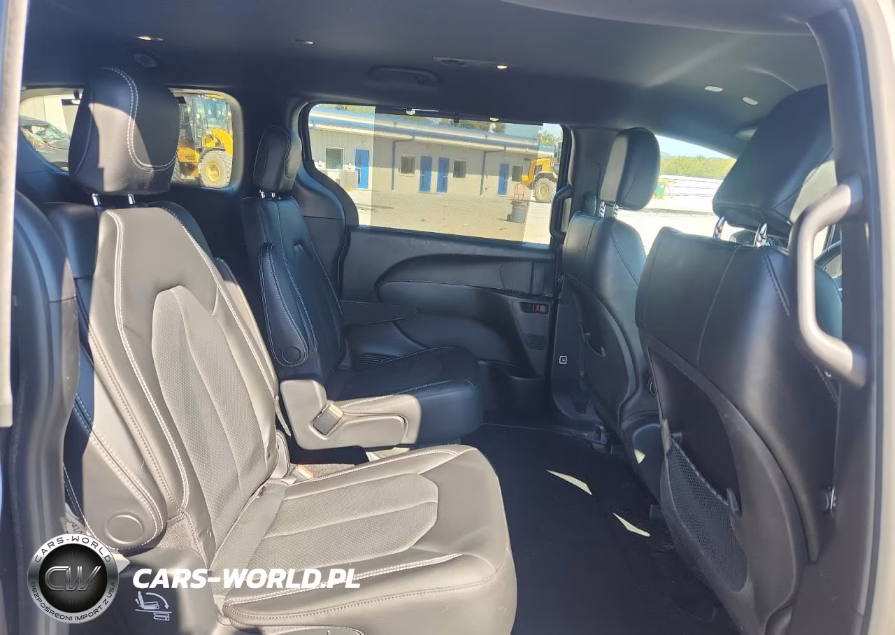2020 Chrysler Pacifica Touring L VIN:2C4RC1BG0LR235765 - 11