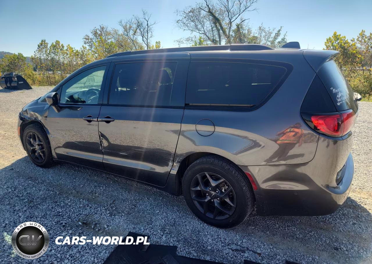 2020 Chrysler Pacifica Touring L VIN:2C4RC1BG0LR235765 - 2