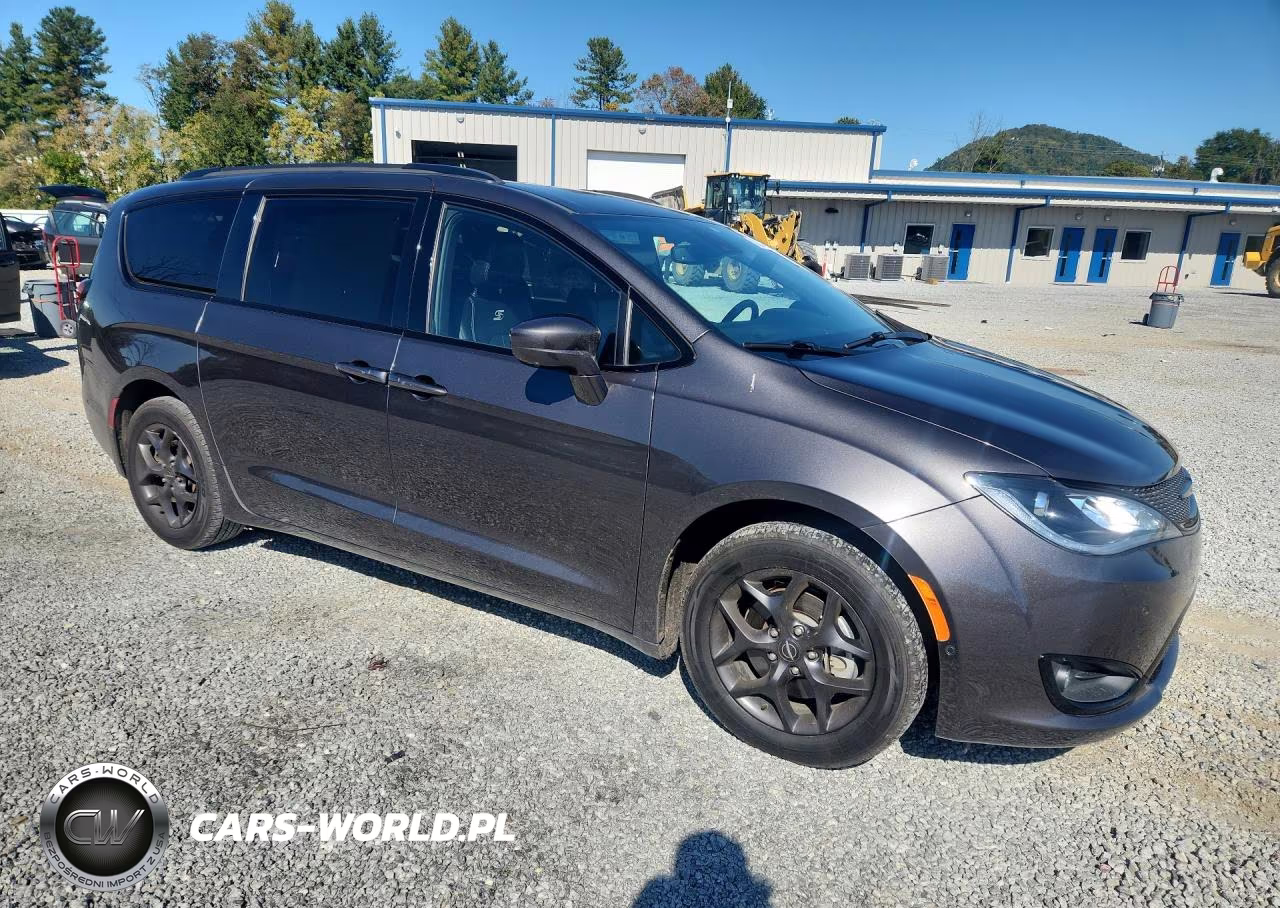 2020 Chrysler Pacifica Touring L VIN:2C4RC1BG0LR235765 - 4