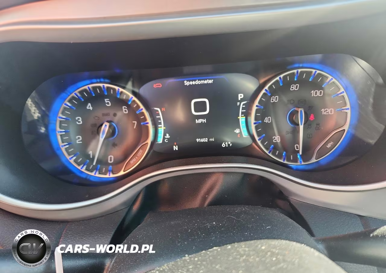 2020 Chrysler Pacifica Touring L VIN:2C4RC1BG0LR235765 - 9