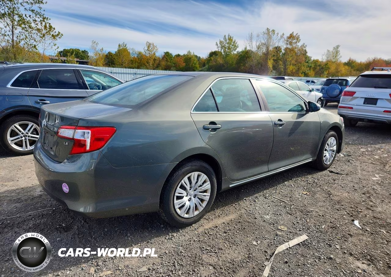 2013 Toyota Camry Le VIN:4T4BF1FKXDR330346 - 3
