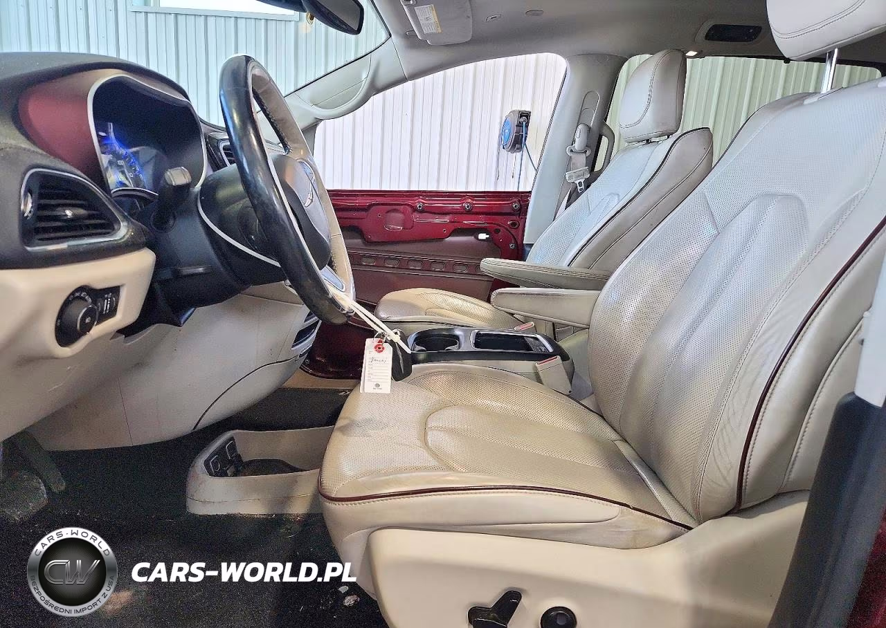 2019 Chrysler Pacifica Limited VIN:2C4RC1GG4KR721941 - 7