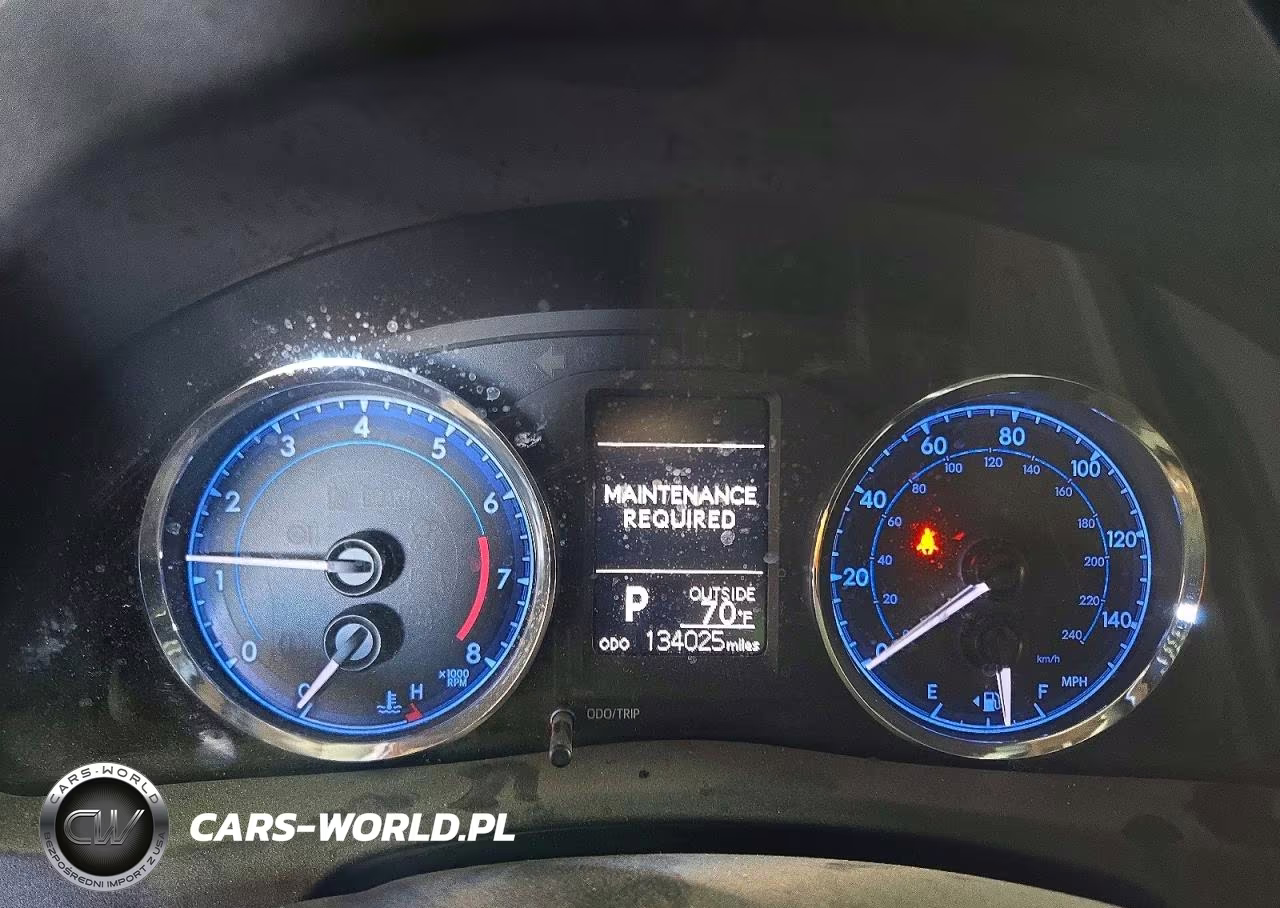 2018 Toyota Corolla L VIN:2T1BURHE8JC039086 - 9