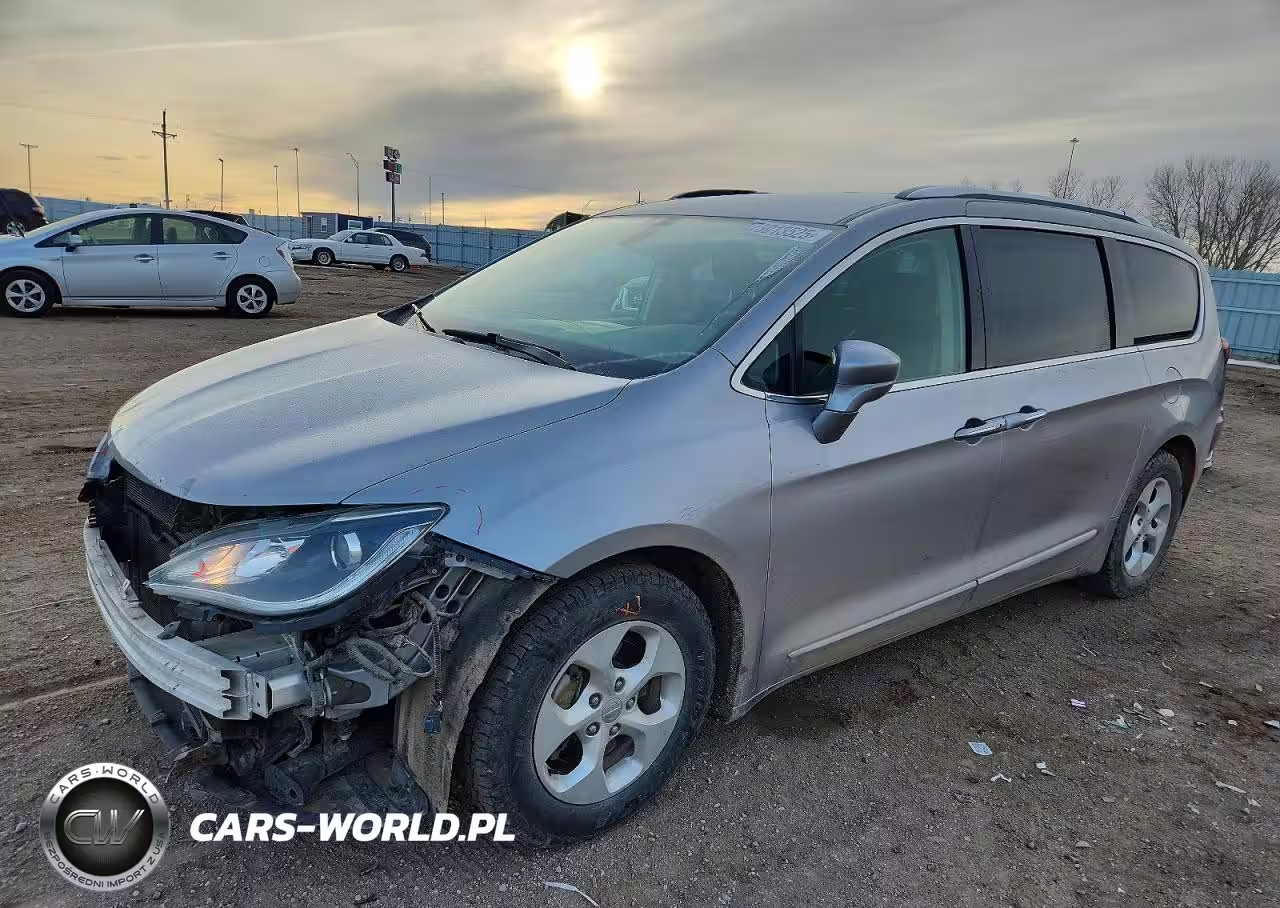 2017 Chrysler Pacifica Touring L Plus