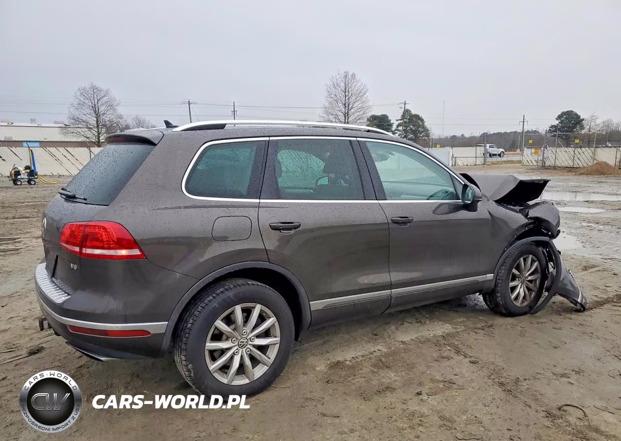2017 Volkswagen Touareg Sport VIN:WVGEF7BP2HD006874 - 3