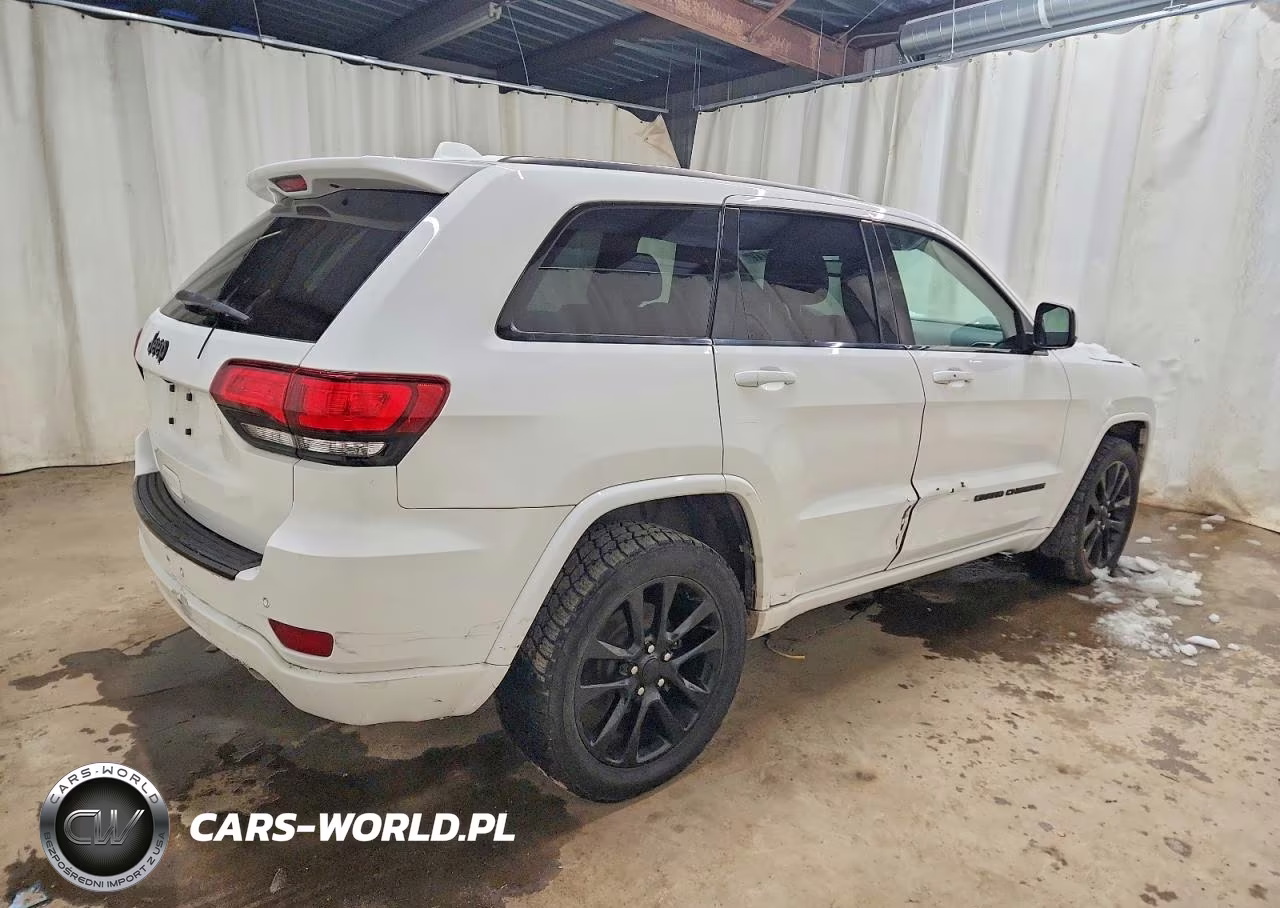 2018 Jeep Grand Cherokee Laredo VIN:1C4RJFAG0JC351350 - 3