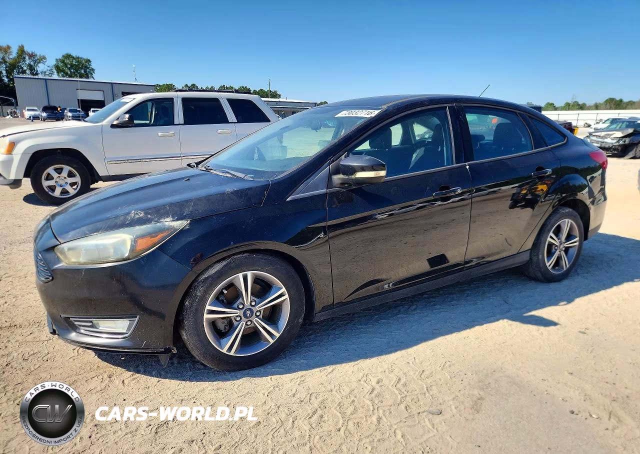 2017 Ford Focus Se VIN:1FADP3FEXHL256597 - 1