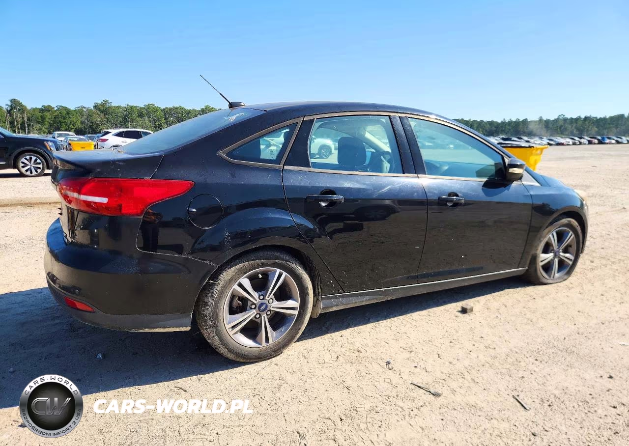 2017 Ford Focus Se VIN:1FADP3FEXHL256597 - 3