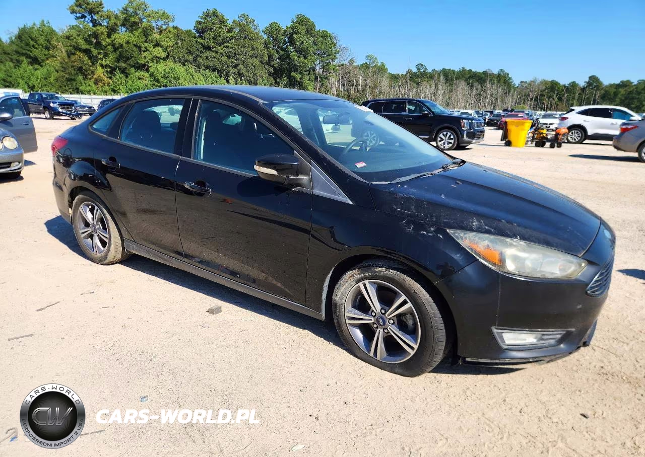 2017 Ford Focus Se VIN:1FADP3FEXHL256597 - 4