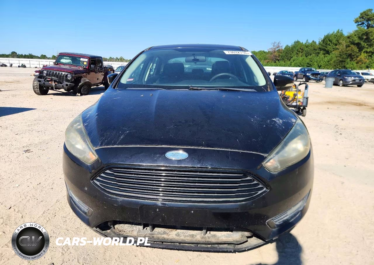 2017 Ford Focus Se VIN:1FADP3FEXHL256597 - 5