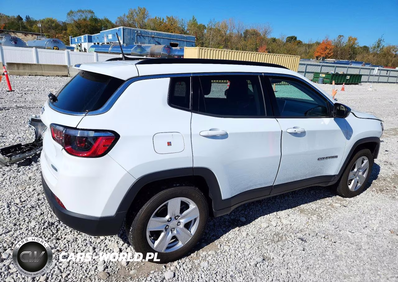 2022 Jeep Compass Latitude VIN:3C4NJCBBXNT182545 - 3