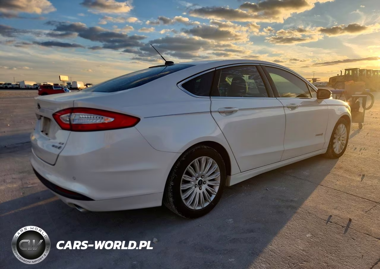 2015 Ford Fusion Se Hybrid VIN:3FA6P0LUXFR226324 - 3