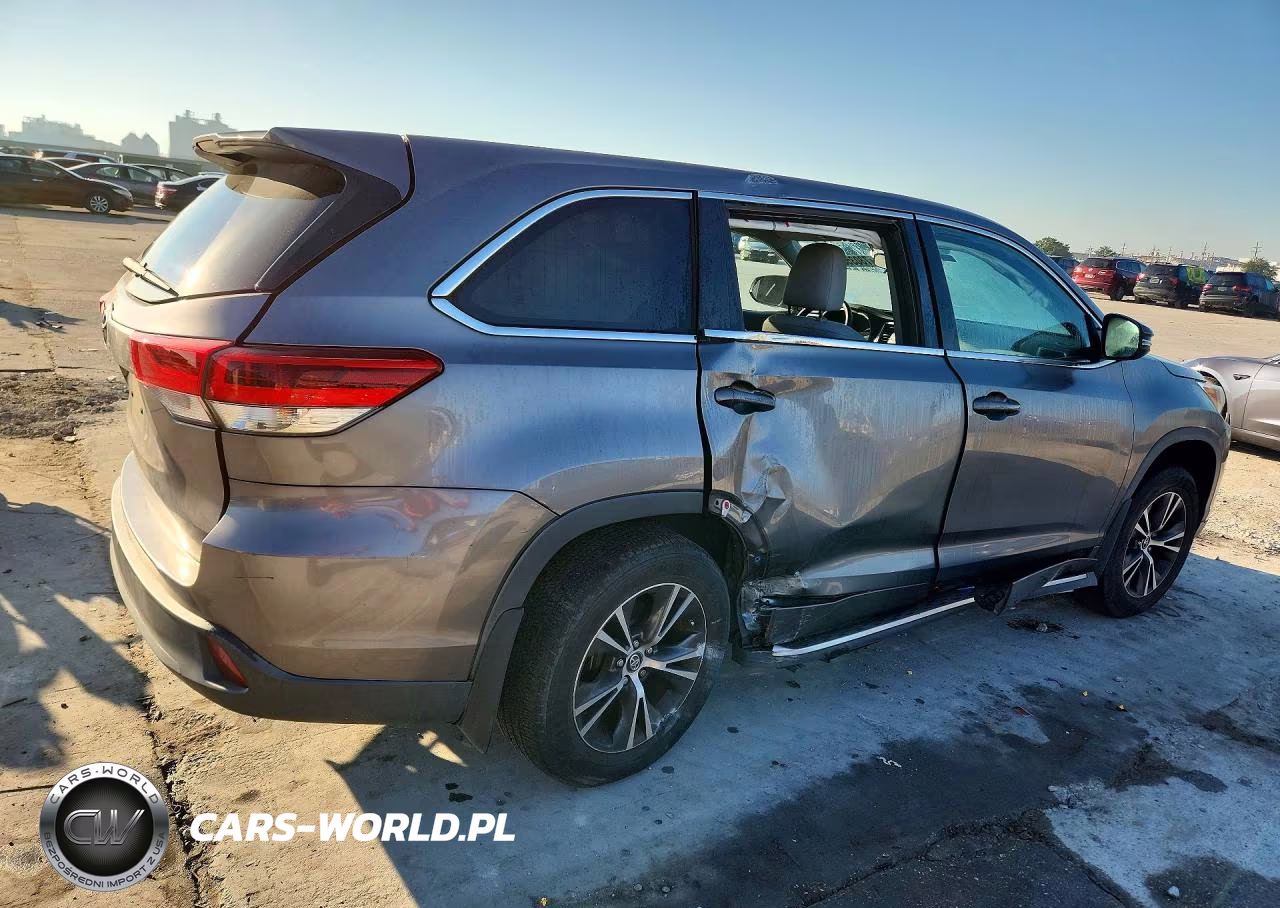 2018 Toyota Highlander Le VIN:5TDZARFH2JS037927 - 3