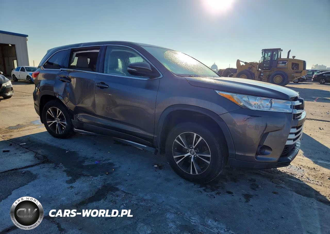 2018 Toyota Highlander Le VIN:5TDZARFH2JS037927 - 4