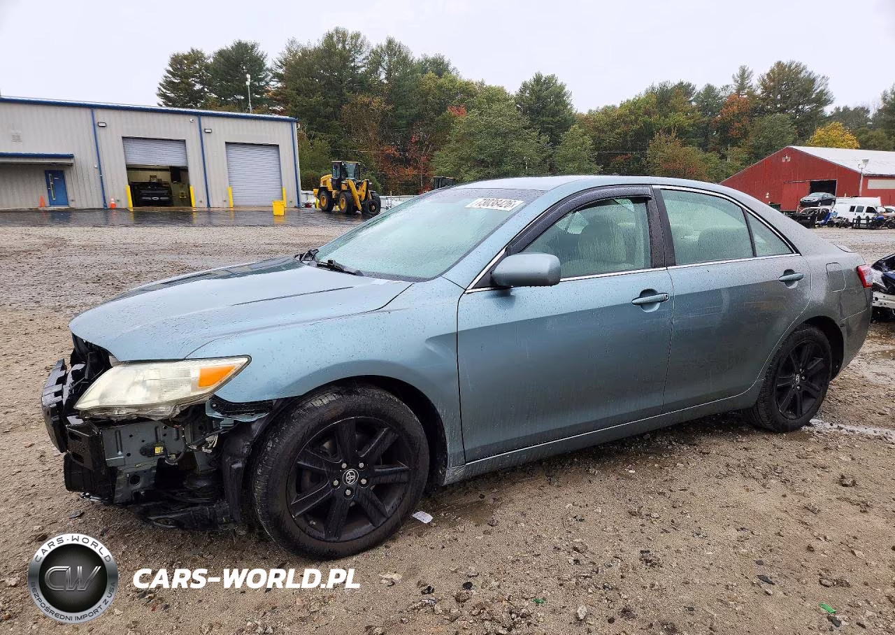 2010 Toyota Camry Le – zdjęcie 1 z 13