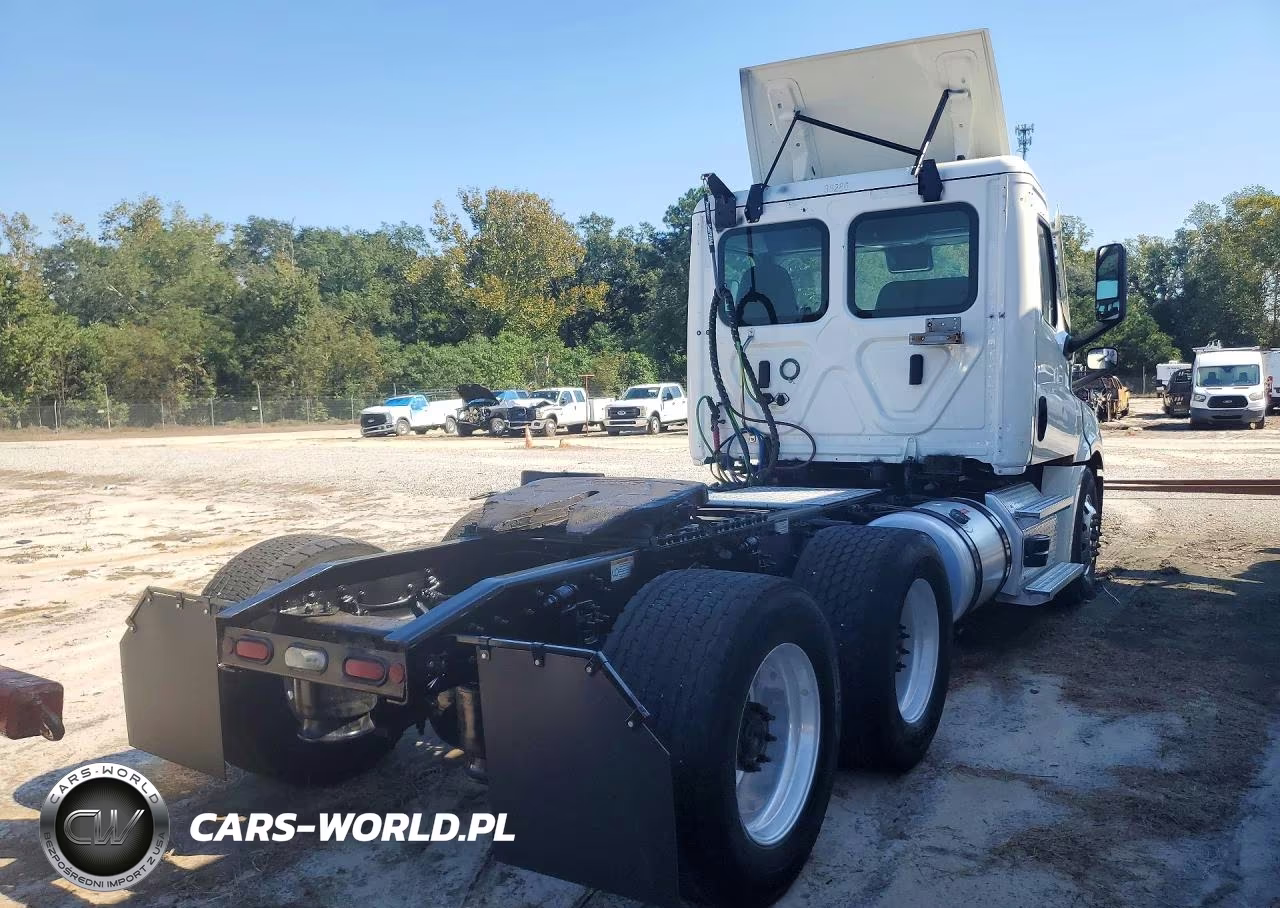 2021 Freightliner Cascadia 126 Semi Truck VIN:3AKJHLDV2MDMT6388 - 3