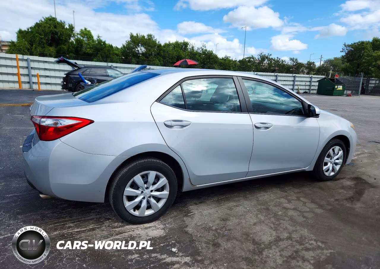 2015 Toyota Corolla Le VIN:2T1BURHE2FC255362 - 3
