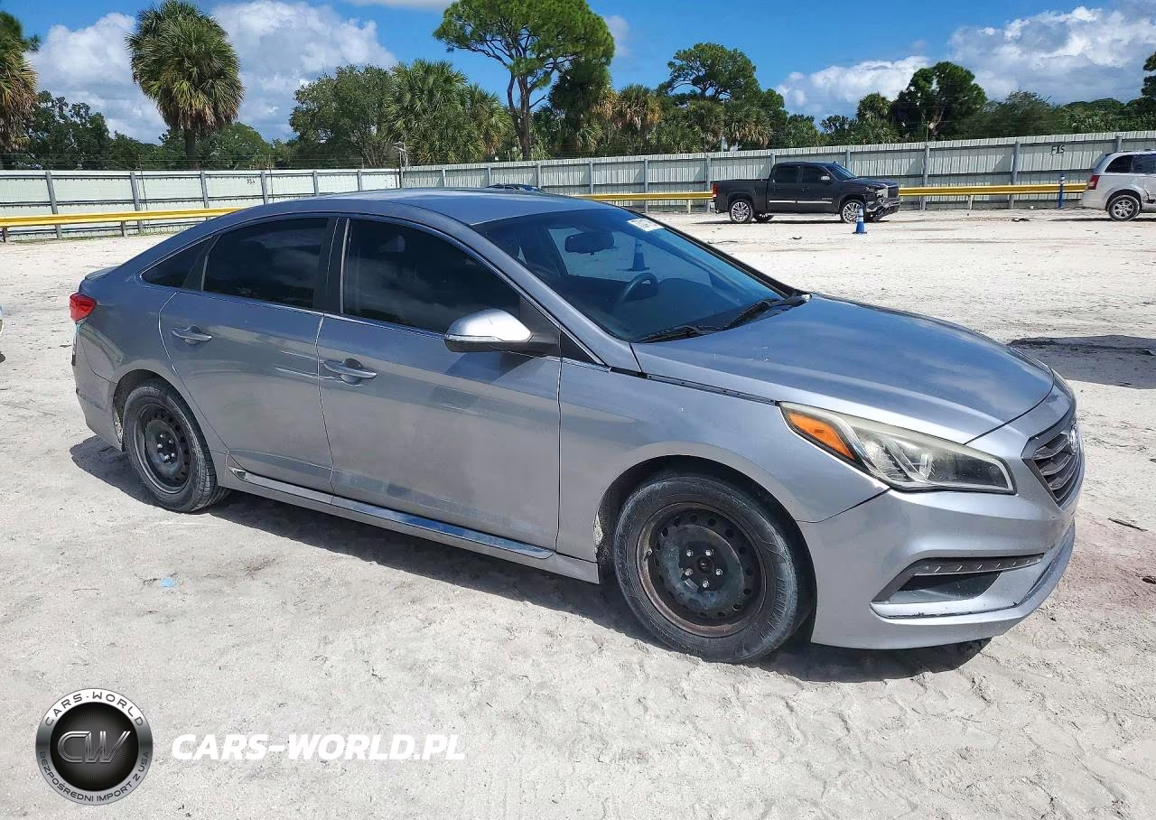2016 Hyundai Sonata Sport VIN:5NPE34AF7GH374352 - 4