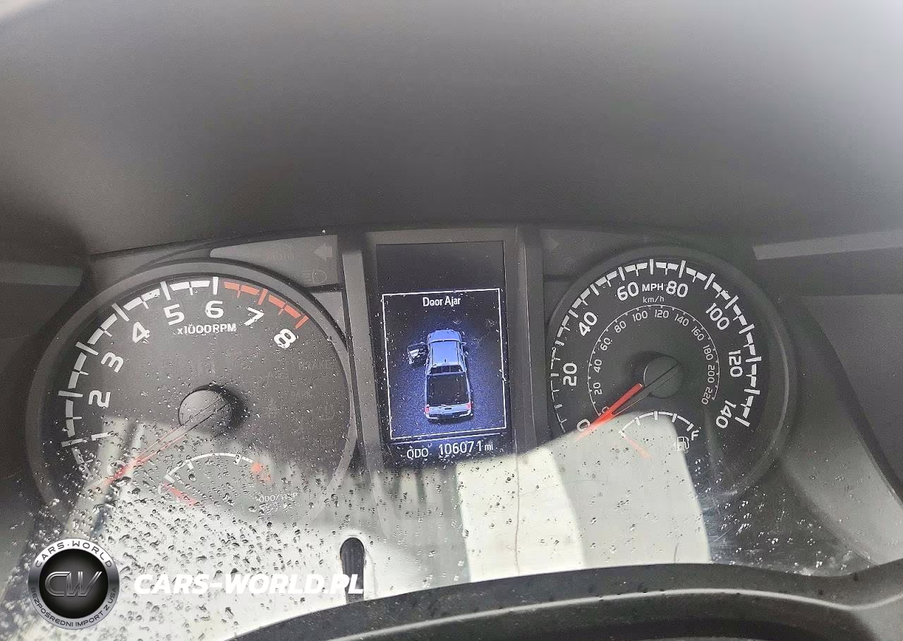2018 Toyota Tacoma Sr V6 VIN:3TMCZ5AN3JM127544 - 9