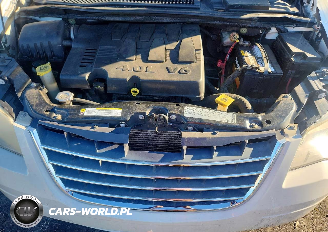 2010 Chrysler Town & Country Touring Plus VIN:2A4RR8DX2AR375120 - 12