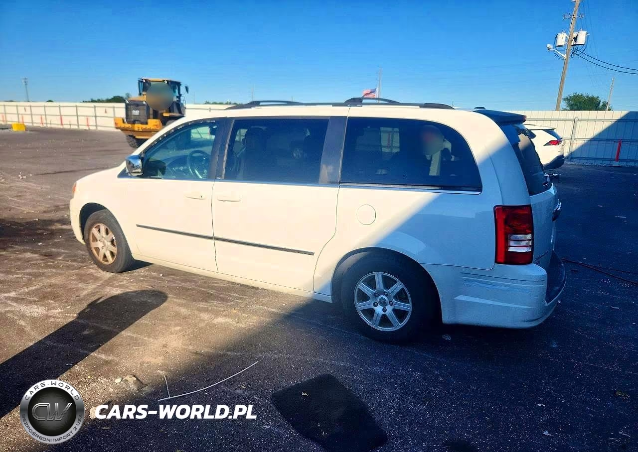 2010 Chrysler Town & Country Touring Plus VIN:2A4RR8DX2AR375120 - 2