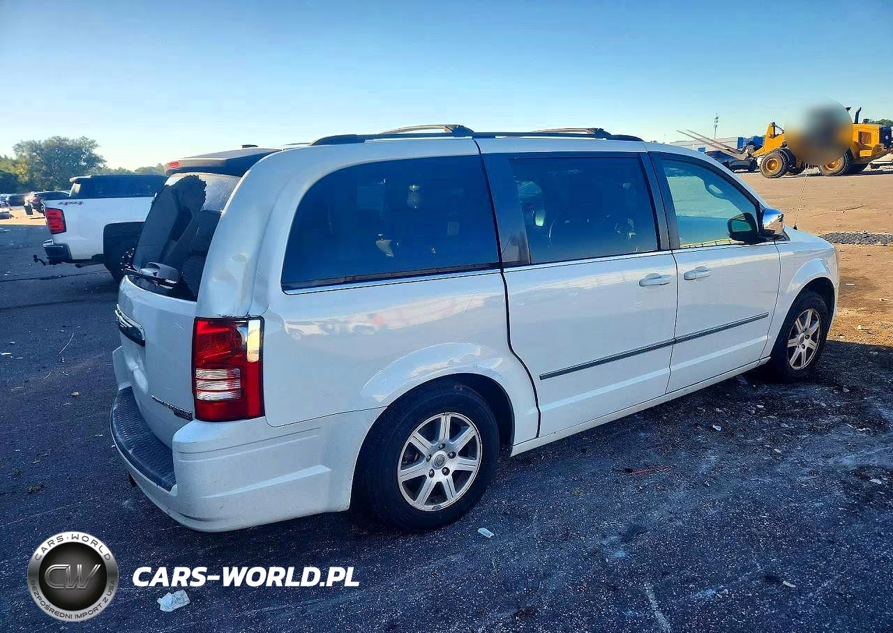 2010 Chrysler Town & Country Touring Plus VIN:2A4RR8DX2AR375120 - 3