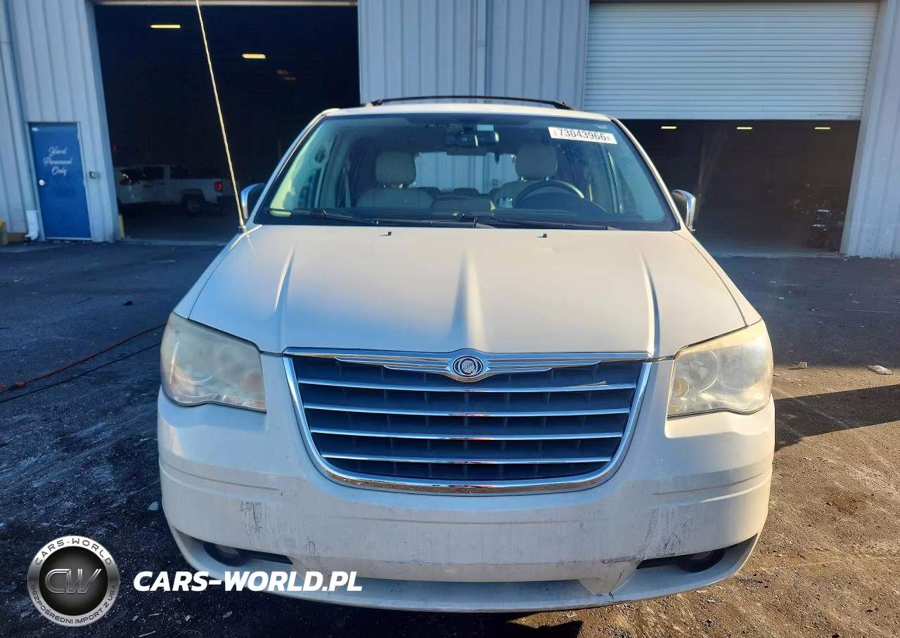 2010 Chrysler Town & Country Touring Plus VIN:2A4RR8DX2AR375120 - 5