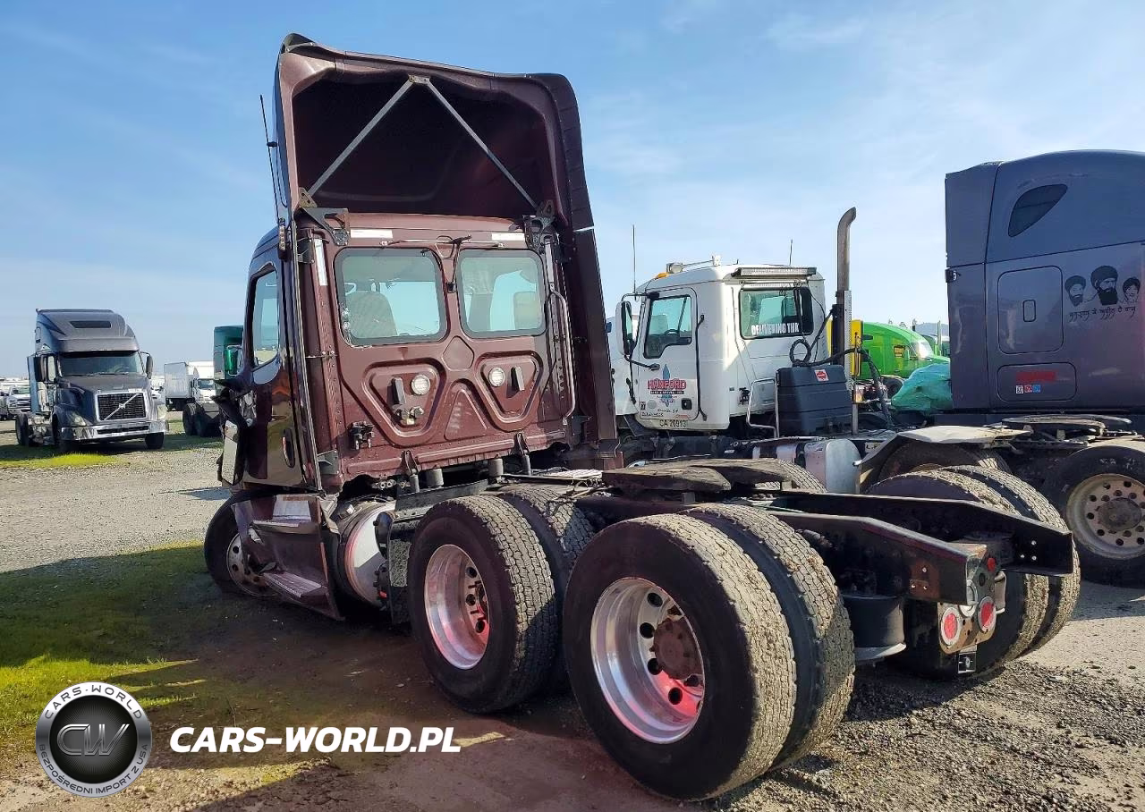 2019 Freightliner Cascadia 126 Semi Truck VIN:3AKJHLDR4KSKP0645 - 3