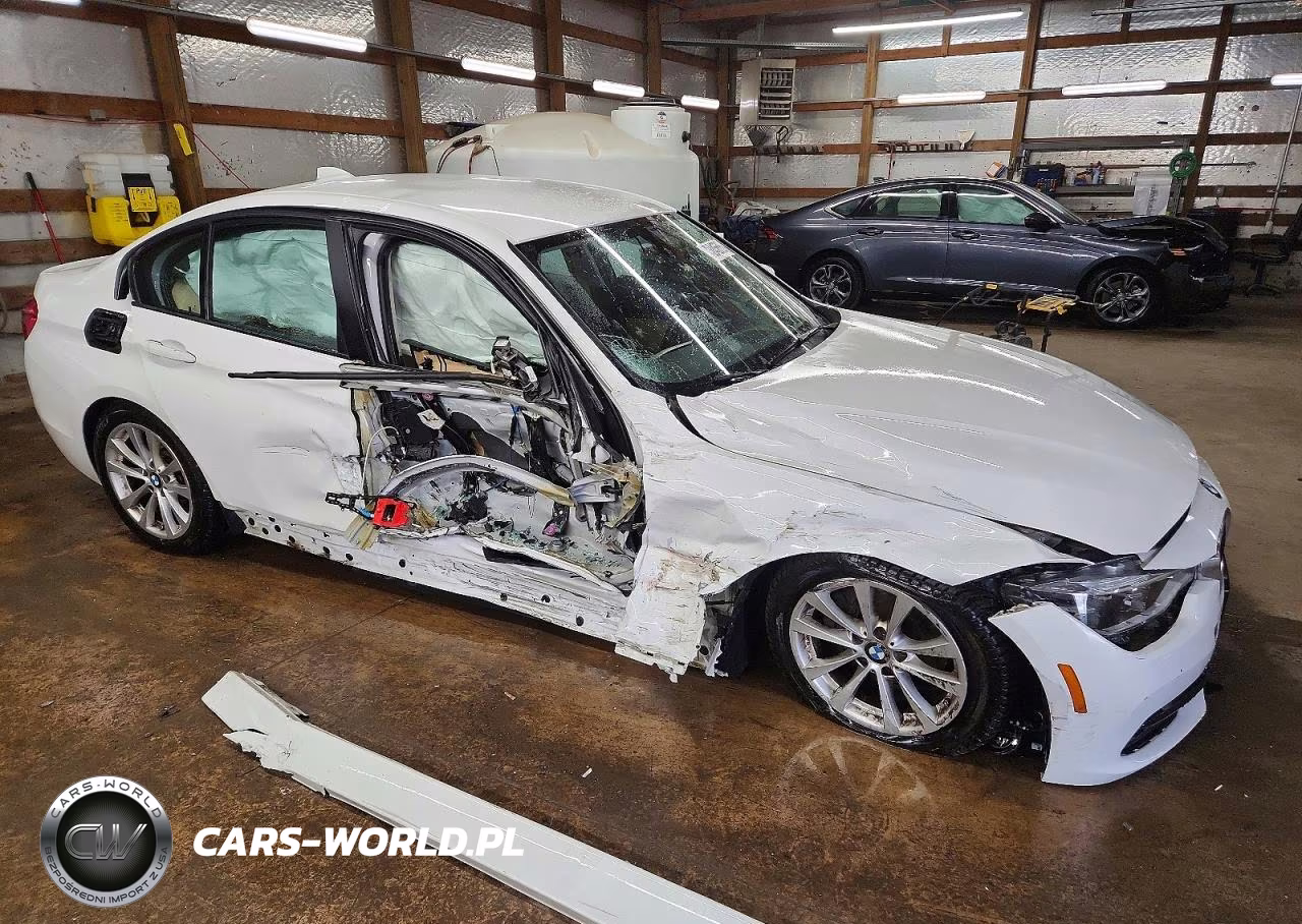 2018 BMW 320 Xi VIN:WBA8E5G57JNU46912 - 4