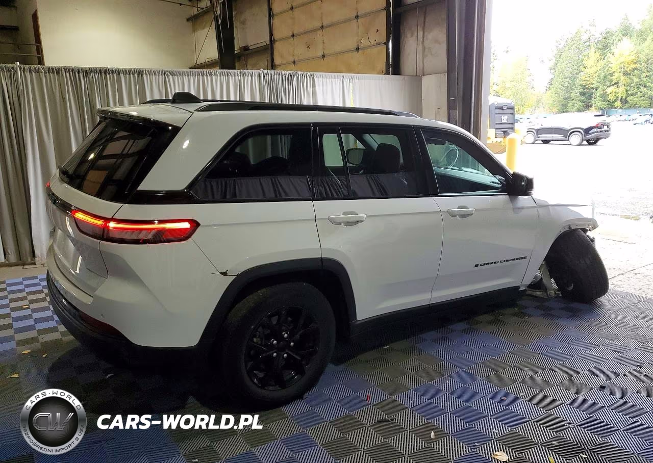 2024 Jeep Grand Cherokee Laredo VIN:1C4RJHAG7R8535016 - 3