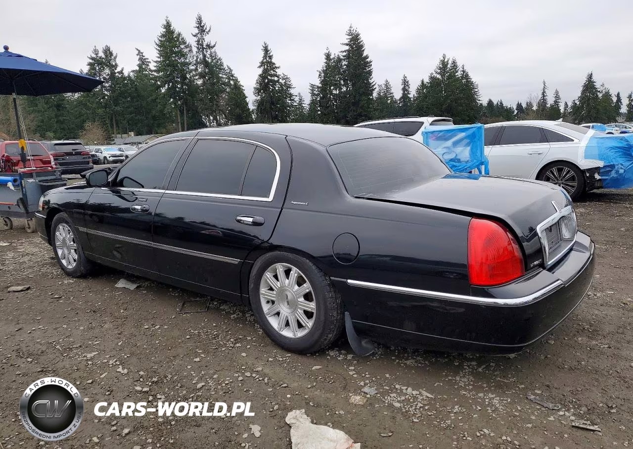 2011 Lincoln Town Car Signature Long Wheelbase VIN:2LNBL8FV2BX756642 - 2