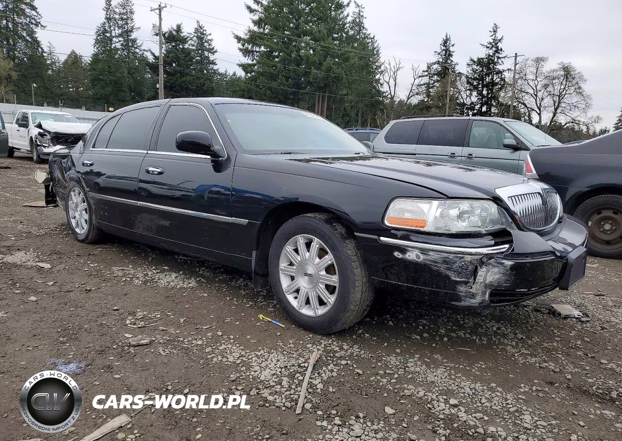 2011 Lincoln Town Car Signature Long Wheelbase VIN:2LNBL8FV2BX756642 - 4