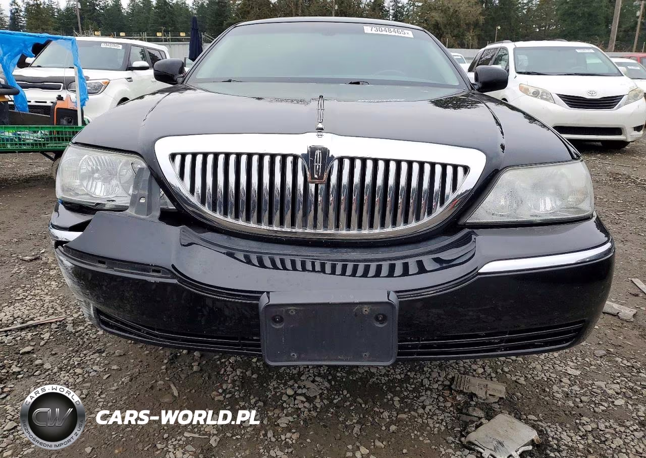 2011 Lincoln Town Car Signature Long Wheelbase VIN:2LNBL8FV2BX756642 - 5